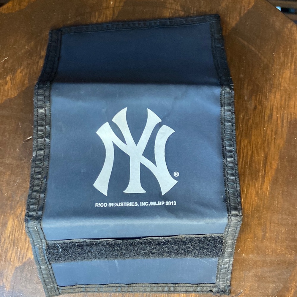 Yankee, trifold Velcro closure wallet‎